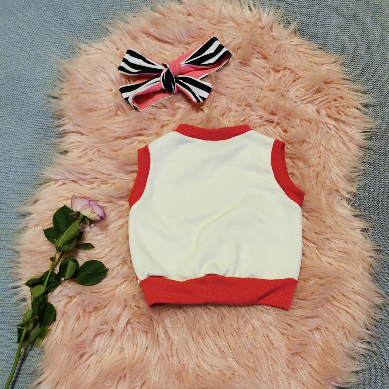Sleeveless Sweatshirt - White with Hearts