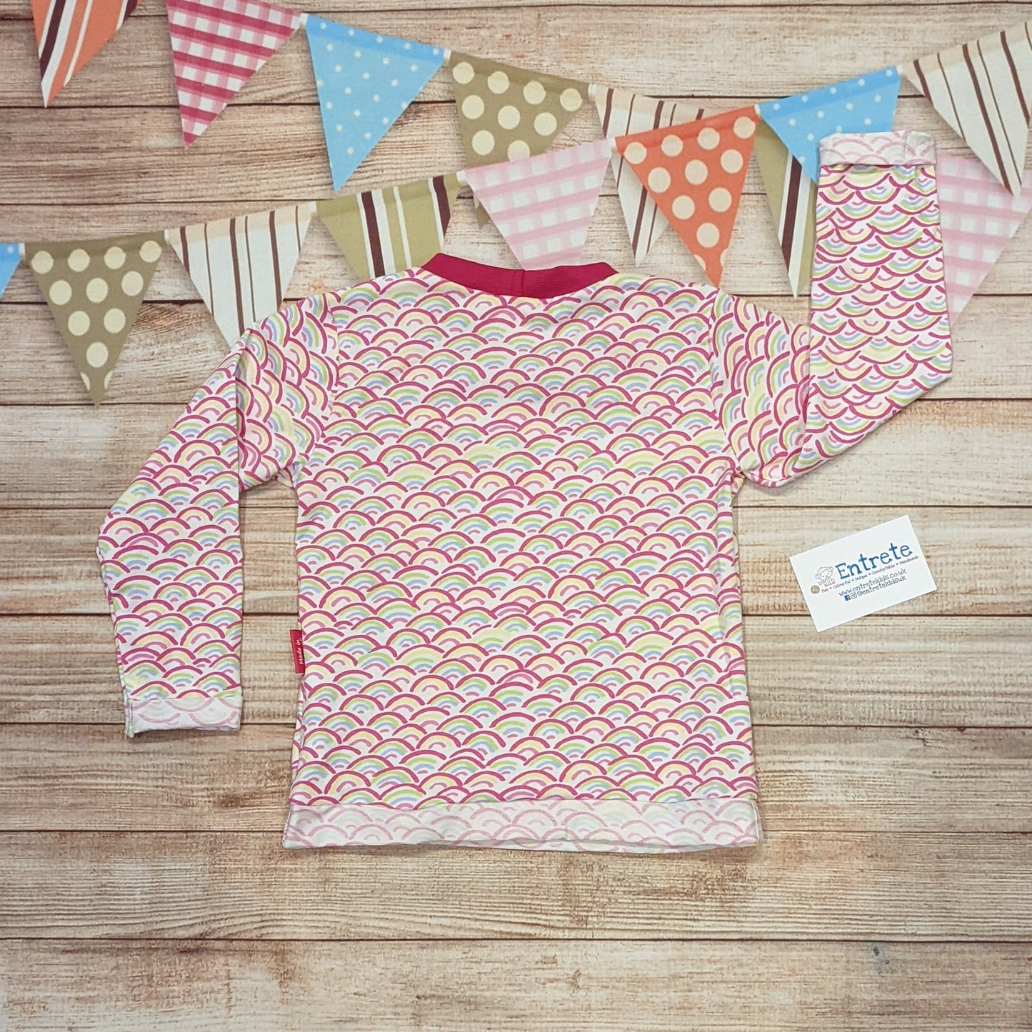 The adorable mini rainbows heart long sleeved T-Shirt. Handmade using mini rainbows on white and fuchsia cotton jersey's, with fuchsia cotton ribbing. Shown from the rear.
