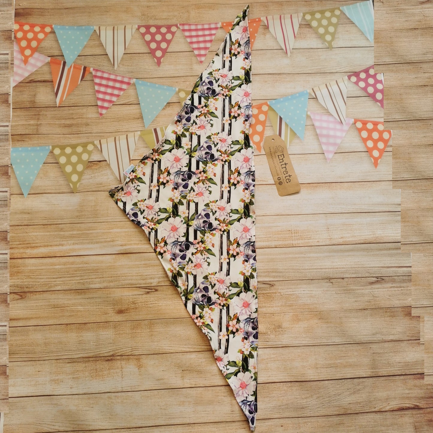 A fabulous triangle scarf, handmade using gorgeously gothic skulls and flowers cotton jersey. Shown flat.