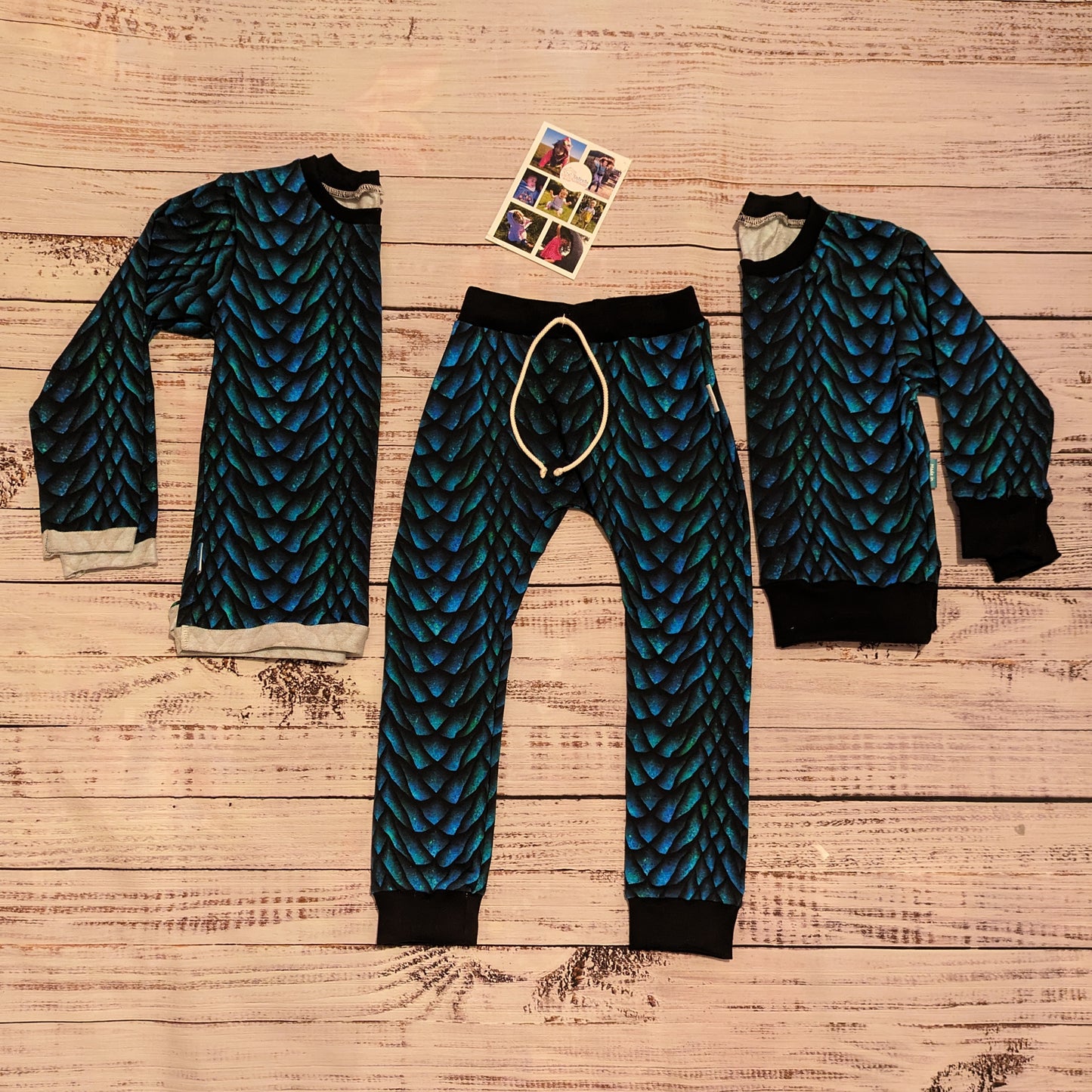 The gorgeously glimmering dragon scales collection. Choose your favourite from the Entrete Kids Shop.