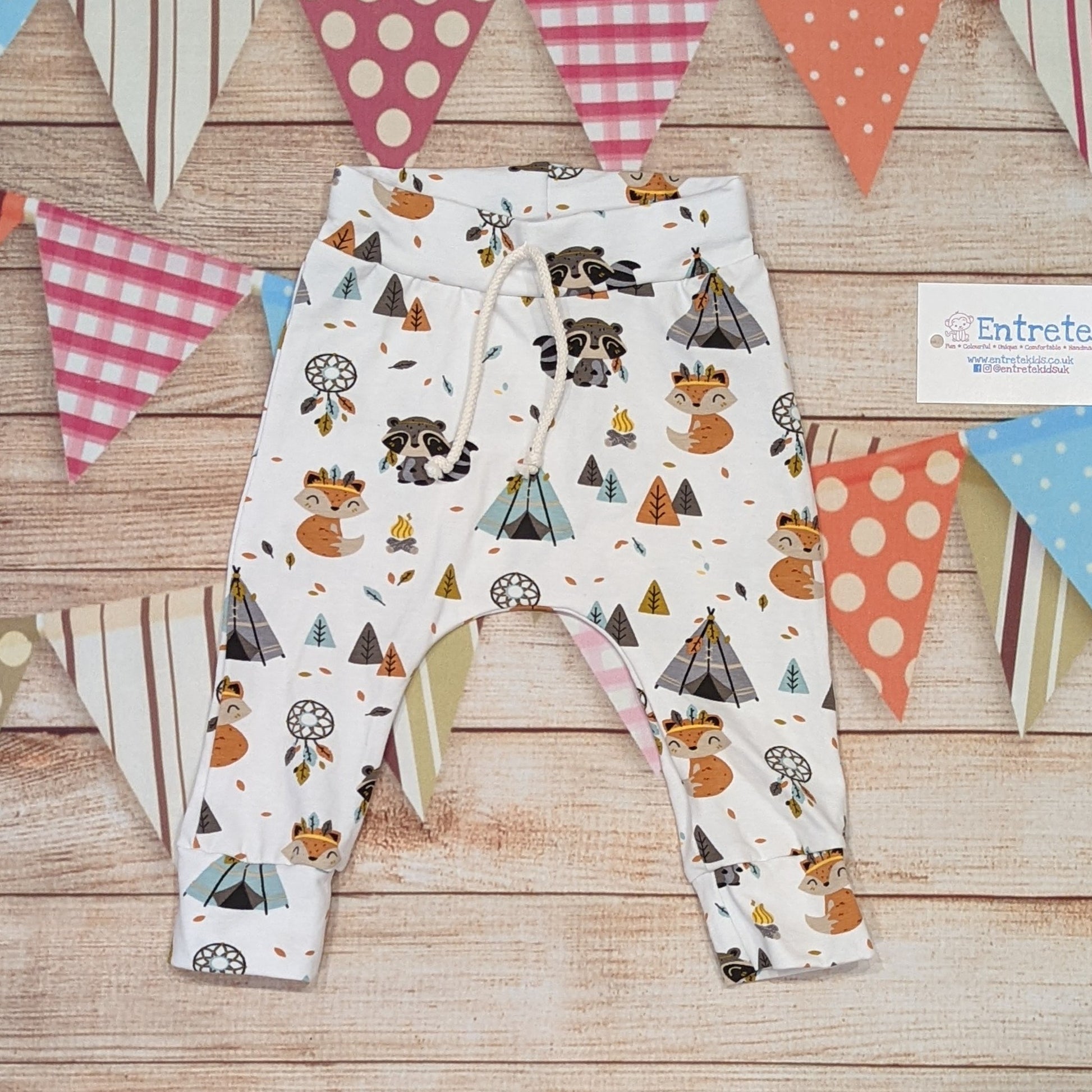 The adorable and fun foxes and raccoons joggers. Handmade with native American animals cotton jersey.