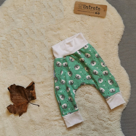 Soft, comfortable harem pants with a non-elasticated waistband perfect for younger children. Handmade using the adorable mint penguins organic cotton jersey and white organic cotton jersey.