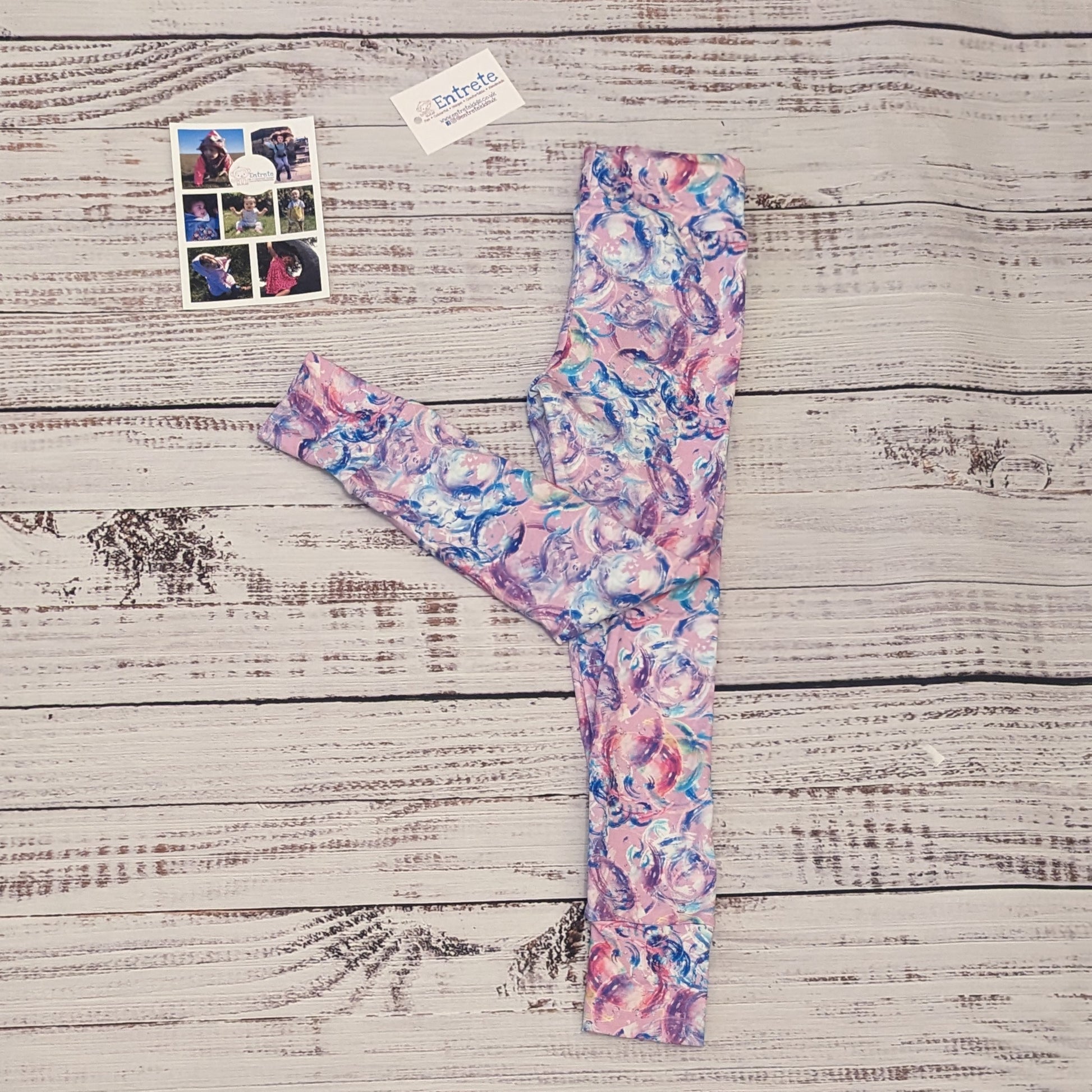 The gorgeous pink bubbles kids leggings. Handmade using soft and stretchy bubblegum pink bubbles cotton jersey. 