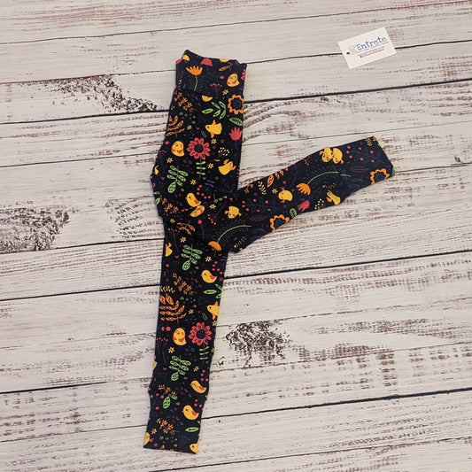 The vibrant and fun flowery chicks leggings. Handmade using soft and stretchy navy chicks cotton jersey.