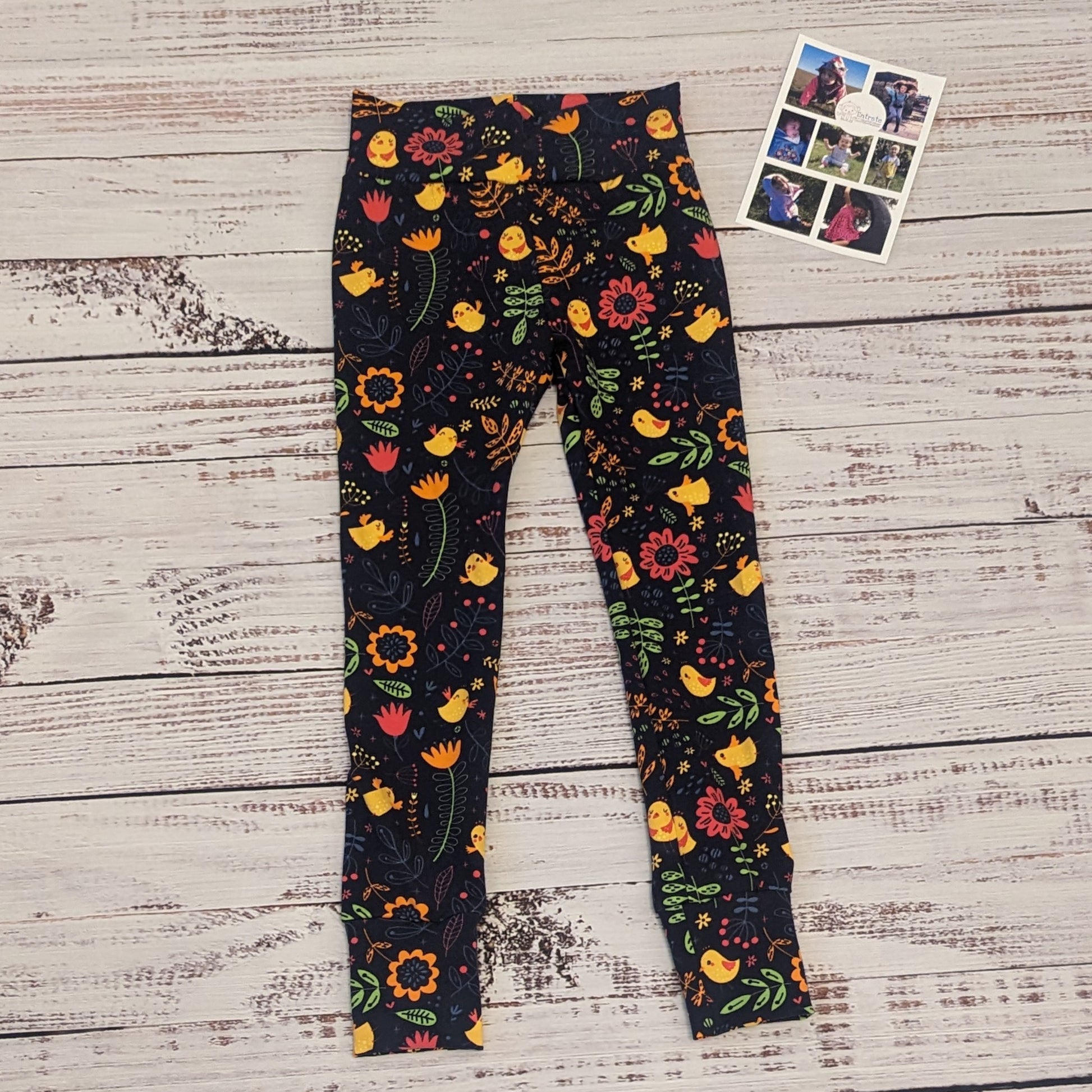 The vibrant and fun flowery chicks leggings. Handmade using soft and stretchy navy chicks cotton jersey. Shown from the front.