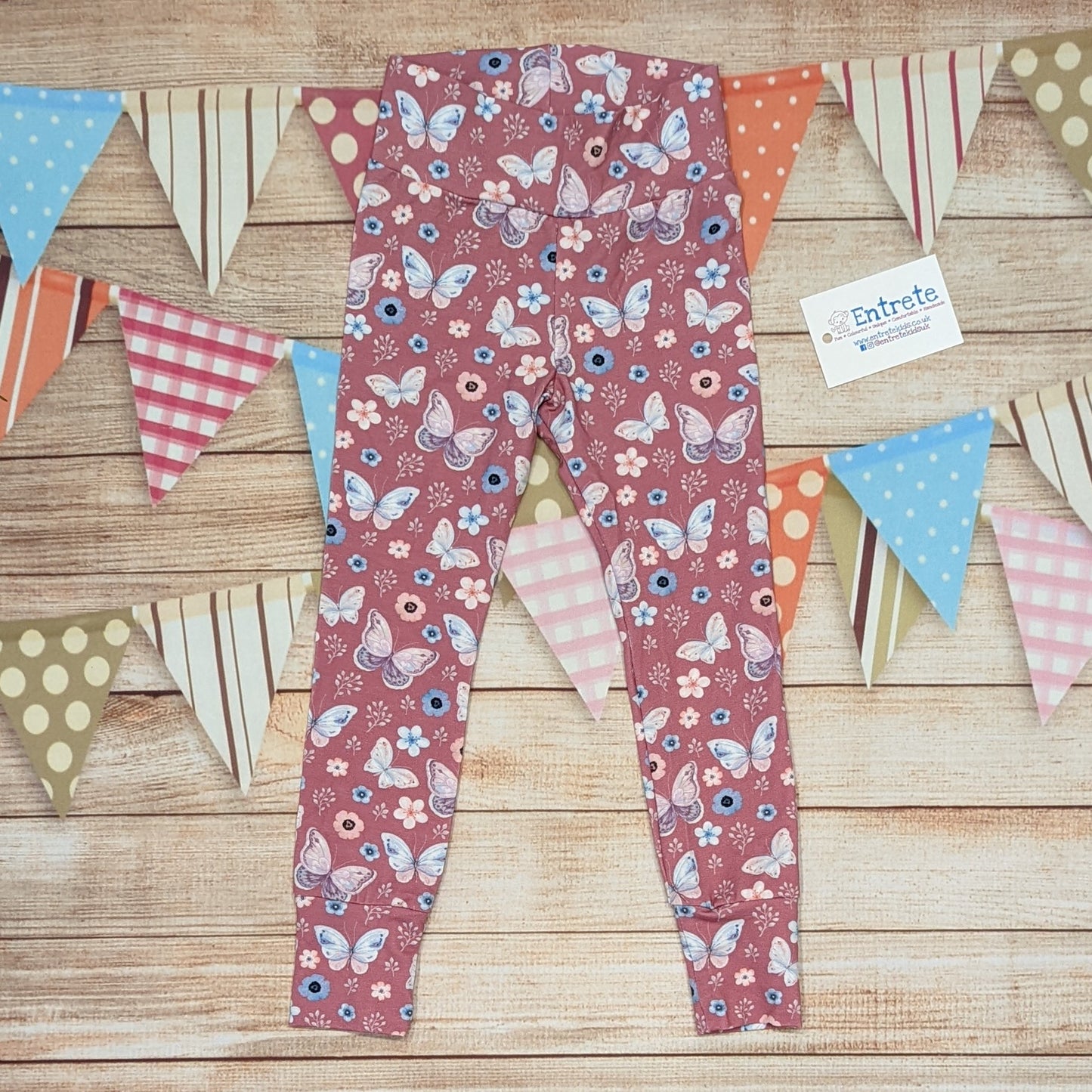 Pretty organic pink butterflies leggings, handmade using organic pink butterflies cotton jersey. Shown from the front.