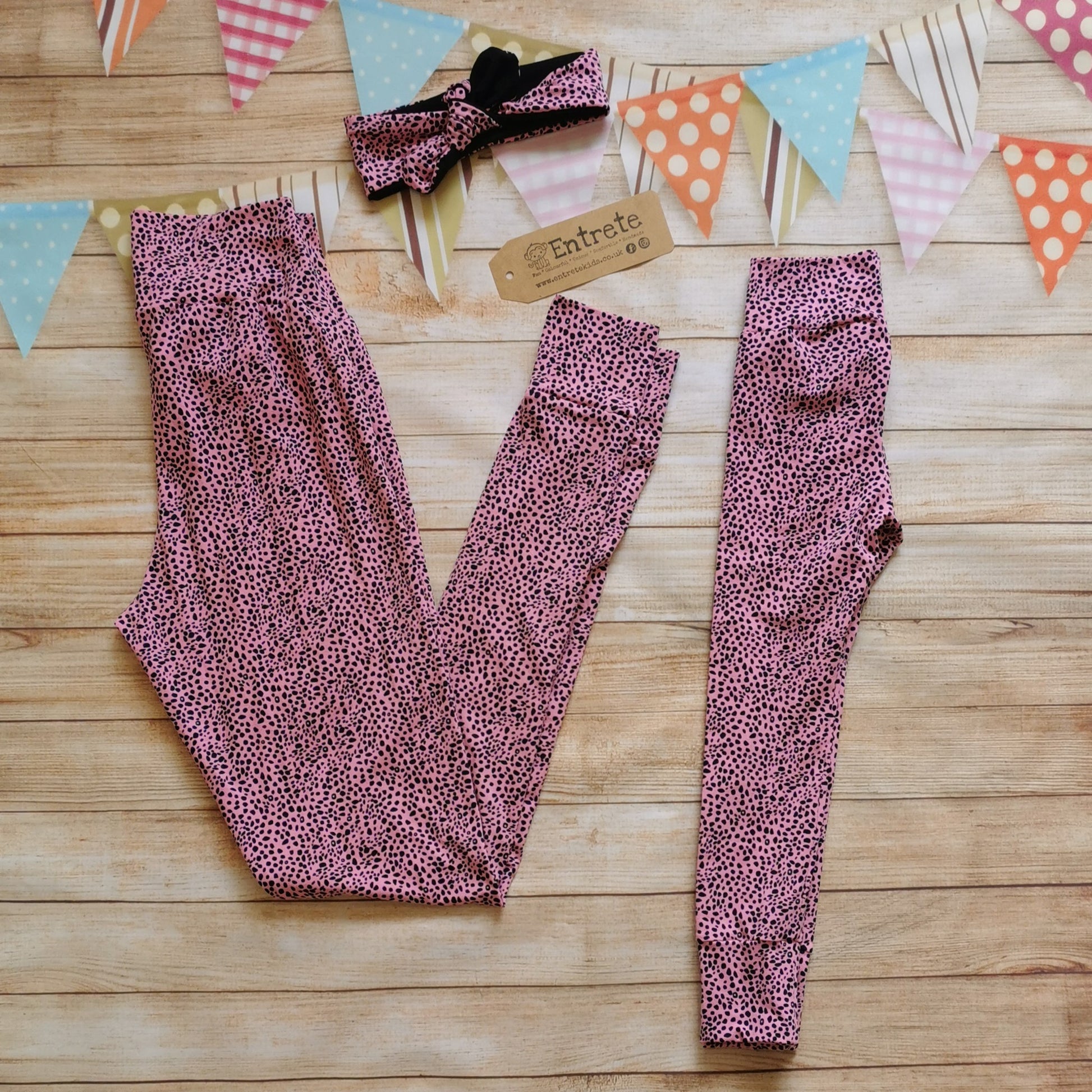 You and your mini can be pretty in pink cheetah print, with these matching leggings. Handmade using pink cheetah print cotton jersey.