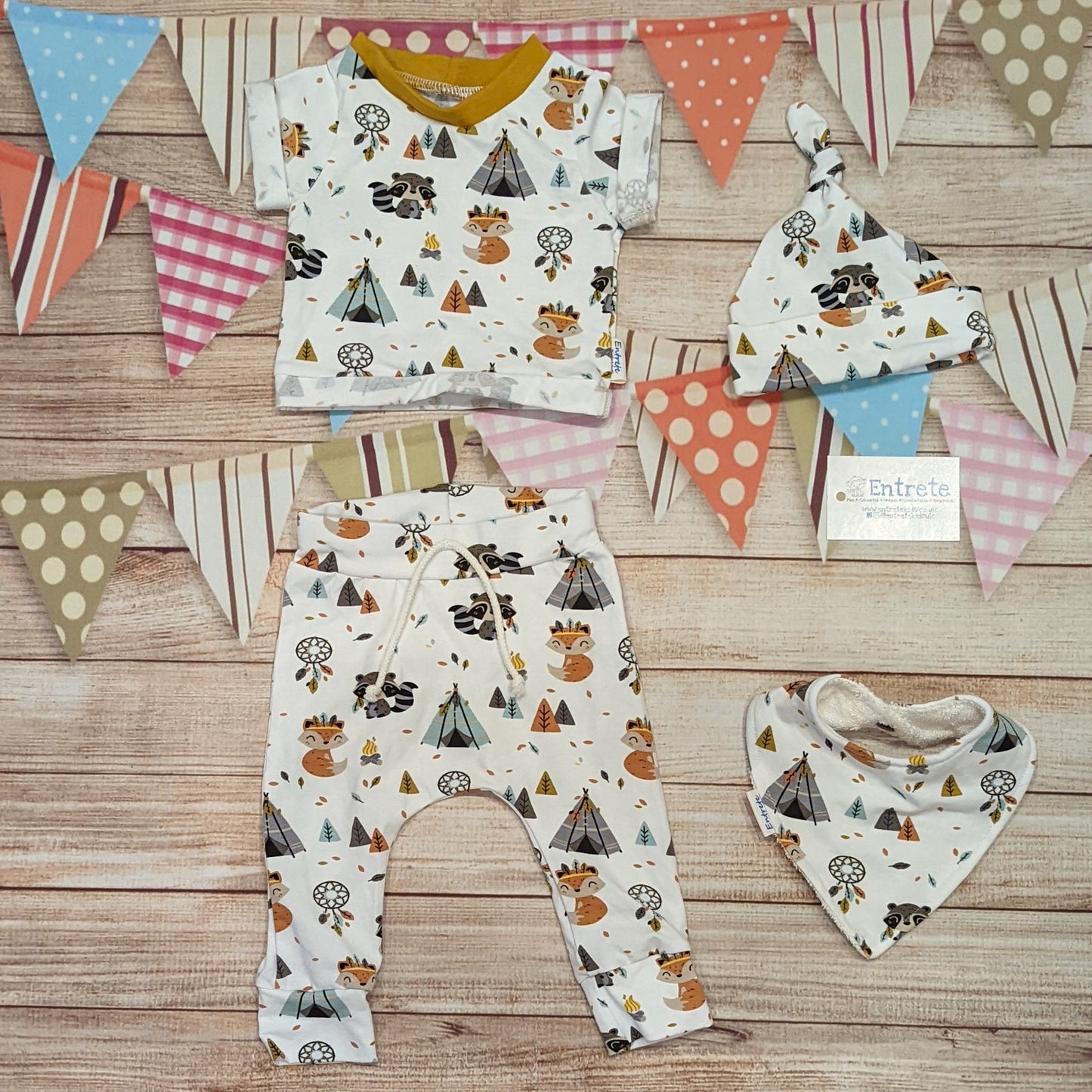 The adorable and fun foxes and raccoons joggers. Handmade with native American animals cotton jersey. Shown with matching short sleeve tee, bamboo bib and tie top hat.